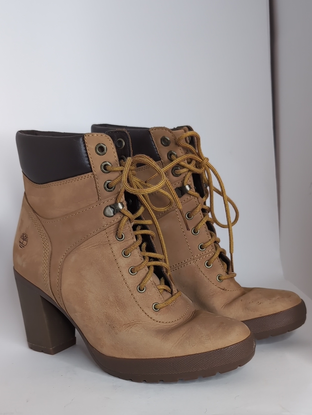 Timberland Tan Lace-Up Heeled Ankle Boots with Dark Brown Collar